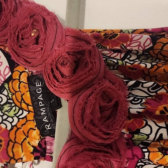 Colorful halter top - Picture 3 of 3